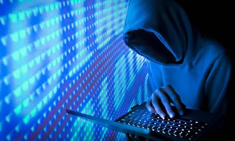 اعتقال مدير فندق متورط باستعانته بـ"عصابة للقرصنة" للتصنت على زوجته 1