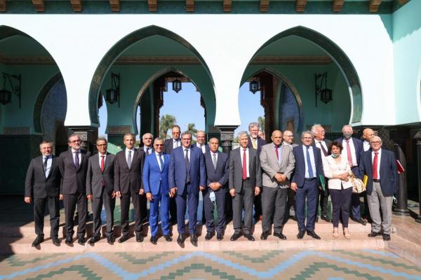 الحكومة تتجه لإحداث محطة لتحلية مياه البحر ومزرعة ريحية بالداخلة 1