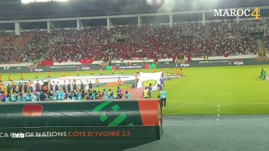 النشيد الوطني المغربي يزلزل مدرجات ملعب لورون بوكو خلال مباراة الأسود ضد زامبيا