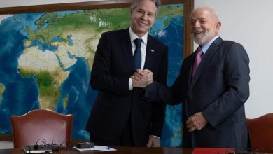 بجانبهما خريطة المغرب بصحرائه الكاملة.. بلينكن ينشر صورة لقاءه بالرئيس البرازيلي