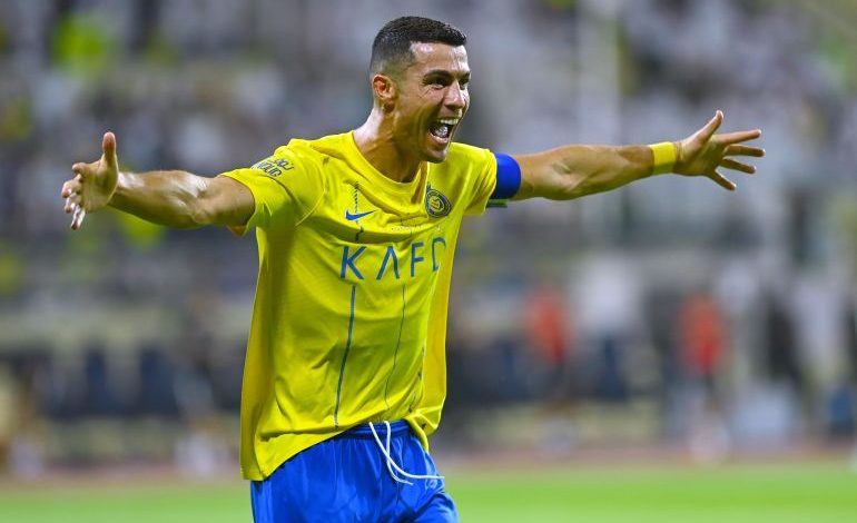 رونالدو يقود النصر للفوز أمام الأهلي في الدوري السعودي رونالدو يقود النصر للفوز أمام الأهلي في الدوري السعودي